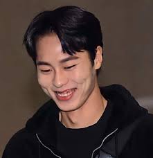 No be everybody wey smile with you, dey happy for you. But still, no off  your light 💡 Who agree with me? 💬 #MrDizzyShowlight #RealTalk #VibesOnly