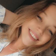 Amanda Seyfried says she would be pleased to see Sabrina Carpenter play her  daughter in "Mamma Mia! 3”: “If Sabrina Carpenter wants to play my  daughter, I'll make it happen. I'm a