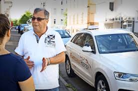 Größere auseinandersetzungen wie bei vorangegangenen demos blieben in stuttgart bis der in stuttgart für öffentliche ordnung zuständige bürgermeister clemens maier hatte vor der demo auf. Fuhrerschein In Stuttgart Langes Warten Auf Die Fahrprufung Stuttgart Stuttgarter Zeitung