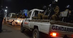 Un deuil national de 72 heures décrété c'est la consternation au burkina faso où des individus armés ont décimé tout un village faisant au moins 100 morts. Burkina Faso Un Deuil National De Trois Jours Et De Nombreuses Questions Le Point