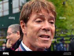 Sir cliff richard in wimbledon -Fotos und -Bildmaterial in hoher Auflösung 