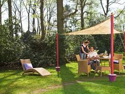Kleine Bauten Im Garten Erhohen Den Erlebnischarakter Zumal Es Viel Spass Macht Selbst Zu Gestalten Dazu V Sonnensegel Garten Sonnensegel Sonnenschutz Garten