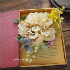 販売中のアレンジコサージュに ミモザやオリーブ ユーカリを追加して制作いたしました bonbon fleur ボンボン フルール online sh コサージュ 手作り コサージュ 卒業式 手作り コサージュ 簡単