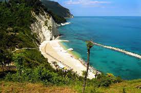 Jede von ihnen hat eine eigene regierung. Die Riviera Del Conero Die Marken Italien