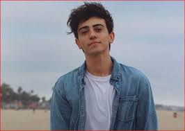 Michele bravi (città di castello, 19 dicembre 1994) è un cantante italiano, noto per aver vinto la settima edizione di x factor. X Factor Michele Bravi Dopo L Accusa Di Omicidio Stradale Tornera A Cantare Ecco Dove Libero Quotidiano