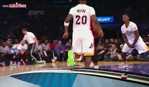Follow the vibe and change your wallpaper every day! Gif Lebron James And Dwyane Wade Connect On An Alley Oop 12 25 13 Miami Heat