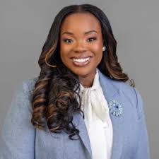 Tracy Devries's Instagram, Twitter & Facebook