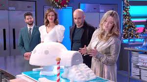 Sugar rush reminded me of a way more professional version of nailed it! 2020 Netflix Holiday Lineup All The New Christmas Movies Shows Releasing This Season Pretty Opinionated