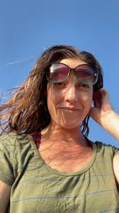 Should I cool it or should I go? 🎸 #confessionsofasurfergirl