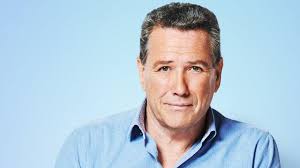 92 stadiwm: Carreg filltir John Hardy