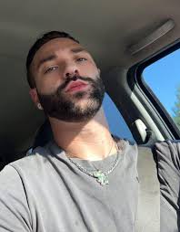 40 year old widowed trucker from the Norman area lives with his younger gay  truck driving brother bear and 3 fur babies here￼