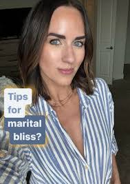 Amy Lingo's Instagram, Twitter & Facebook