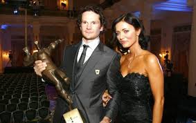 V posledních dnech trénoval j akožto člen. Patrik Elias A Petra Volakova Slavi Vyroci A Take Zlatou Hokejku Ahaonline Cz