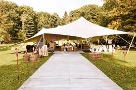 Eine hochzeit im garten, ganz romantisch und mit viel natur ist besonders zu warmen sommertagen stark gefragt. Eine Entspannte Vintage Garten Hochzeit