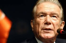 Su ki, basindan ogrendigimiz kadariyla, ege universitesi'nden sonra, simdi bir de, dokuz eylul universitesi'nde, degerli ugur dundar'in, konusturulmamasi yonunde karar, alinmis. Ugur Dundar Dan Televizyon Kanali Aciklamasi Tele1