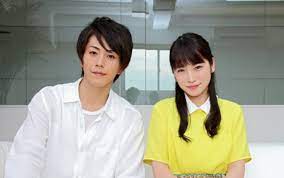 川荣李奈（かわえい りな），1995年2月12日出生于日本神奈川县，元akb48成员，所属aks。 2010年7月，研究生甄选合格。2012年3月，升格为正式成员，所属akb48 team 4。由于team 4于8月解散被调到team a。2014年6月7日，在akb48 37th single选拔总选举排名第16位。 å·æ „æŽå¥ˆã®çµå©šç›¸æ‰‹ å»£ç€¬æ™ºç´€ã¯å¤©ç„¶ã‚¿ã‚¤ãƒ— ã†ã£ã‹ã‚Šå¦Šå¨ ã®ãƒ‡ã‚­å©š é¦´ã‚Œåˆã‚ã¯ã‚«ãƒ¬ãƒ•ã‚©ãƒ³ Feathered News