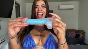 HABLEMOS DE JUGUETES SEXUALES - Glow in the dark dildo blue silicona  flexible