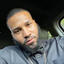 Demond Davis (@demond.davis.108) • Facebook