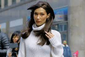 Bella hadid is calling out instagram after she said the site removed a post about her palestinian heritage. Bella Hadid Foto Auf Instagram Triggert Magersuchtige Gala De