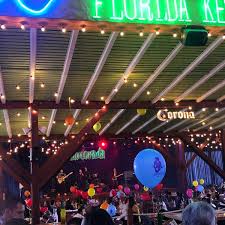 Abre los sábados, domingos y festivos. Isla Morada Restaurante Cubano