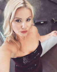 Elisha Cuthbert bio: age, height, net worth, husband, kids