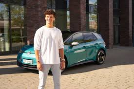 You can easily discover new songs and songs from the top charts. Video Sanger Wincent Weiss Zum Vw Id 3 Das Ist Ein Ganz Neues Fahrgefuhl