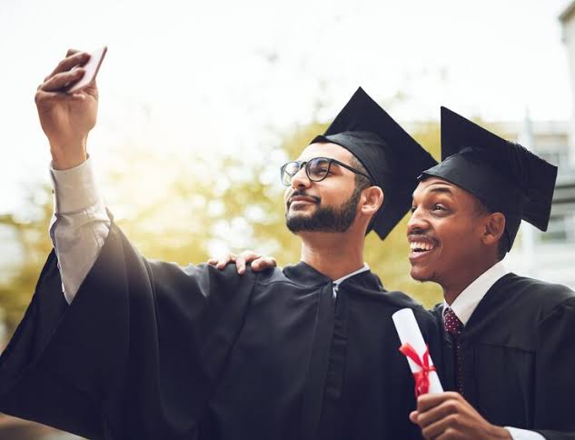 Young graduates Images - Free Download on Magnific (formerly Freepik)
