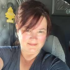 Debbie Setter's Instagram, Twitter & Facebook