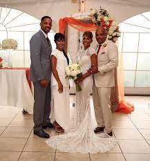 Pinkett smith said that she never wanted to get married or have a wedding, but once she got pregnant she felt pressured to tie the knot, in part. Will And Jada Pinkett Smith Look Crazy In Love At Her Mom S Wedding Instyle