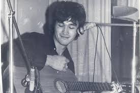 Цой — кукушка (на англ). Coj Viktor Robertovich Legendarnyj Sovetskij Rok Muzykant Pevec Gitarist I Avtor Pesen Osnovatel I Solist Kultovoj Gruppy Kino Krome Togo Viktor Coj Stal Izvesten Blagodarya Svoim Rabotam V Kino Sygrav V Znamenityh