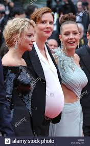 Virginie efira (born 5 may 1977) is a belgian actress and television presenter. Virginie Efira L Justine Triet C Und Adele Exarchopoulos Ankommen Auf Dem Roten Teppich Vor Dem