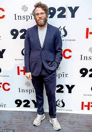 Seth rogen understood that he wanted to be a comedian in early childhood and started his professional path with stand up comedy. Seth Rogen Zeigt Seine Kreativen Fahigkeiten Als Er Sich Seine Instagram In Ein Schaufenster Fur Seine Keramik Aktuelle Boulevard Nachrichten Und Fotogalerien Zu Stars Sternchen