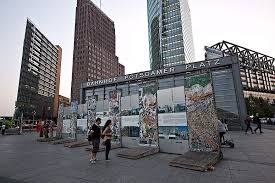 Photo Berlin Wall Display On Potsdamer Platz Berlin Wall Potsdamer Platz Travel Globe