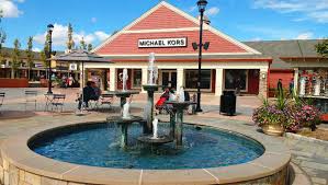 DR Dan Giap Liang Shopping Tours