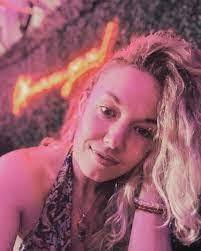 Danielle Daub's Instagram, Twitter & Facebook