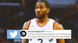 Kawhi leonard, who leads the nba in three point percentage (shooting an astounding 48.2% from deep), has hands the size of a giant. The Raptors Shared An Astonishing Photo Showing Off How Big Kawhi S Hands Really Are Article Bardown