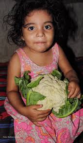 Guazacapan EL IMPACTO ECONÓMICO del COVID19 a sido fuerte en esta región.  Esta es otra famila, desde hace tres meses duermen en el piso, en aldea el  barro Guazacapán, ella es madre
