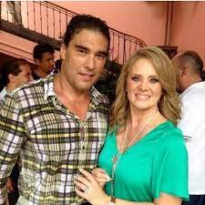 Vivir, amar, trabajar y ser feliz. Erika Buenfil Erikabu79143306 Twitter
