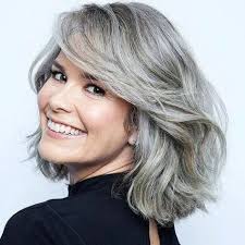 Aprenda a cuidar do cabelo grisalho e branco