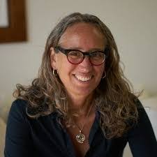 Edith Rayo's Instagram, Twitter & Facebook