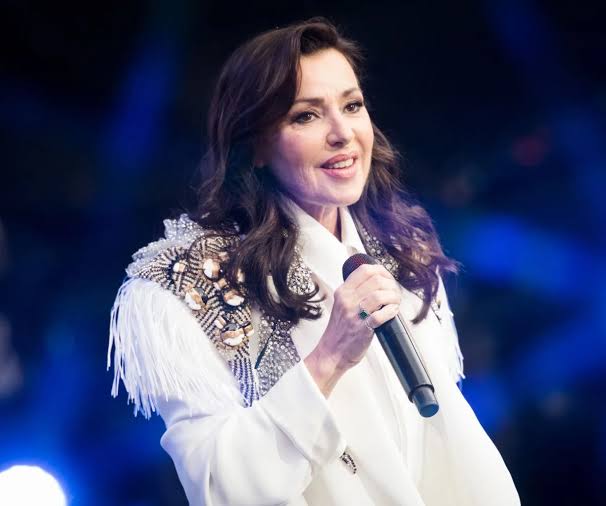 Tina Arena announces Australian tour after 'excruciating illness'