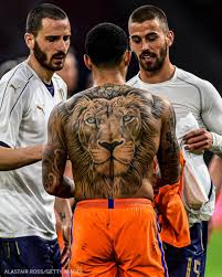 Tattooino is the right place to discover all the tattoos of your favorite celebrity. Espn Fc Twitterissa Napoli S Matteo Politano And Lyon S Memphis Depay Are Currently Competing For The Best Back Tattoo In Football Via Valentinorussotattoo Instagram Https T Co Cjb2be7g6f