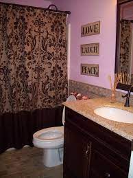 It's not the most popular and commonly used color in this particular room but this doesn't make it a bad choice. Brown And Pink Bathroom Pink And Brown Pink And Brown Bathroom Brown Bathroom Bathroom Design Decor Brown Bathroom Decor
