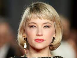 The Vintage Bangs Trend You Ll Be Seeing Everywhere In 2020 Hairstyles With Bangs Curly Hair Styles Curly Hair Styles Naturally