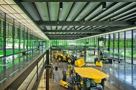 Deere & company world headquarters is a down to earth building that looks over the beautiful scenery of moline, illinois. Pin On Freight