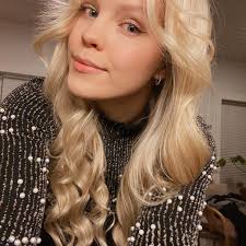 Hey everyone, my name is Jonathan! I'm starting law school in the city this  fall and looking for 1-2 roommates in Manhattan. My budget is up to $2500,  and I'm looking for