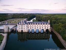 Château de chenonceau, chef d'œuvre de la renaissance, directement inspiré du ponte vecchio unesco world heritage #chenonceau www.chenonceau.com. Chateau Of Chenonceau In Chenonceaux Visite Tourism Loire Chateau Tours In France Touraine Val De Loire