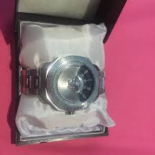 Jam ini terbuat dari material bambu dan strap bambu yang memberikan kesan vintage saat digunakan. Jam Tangan Versace Original Shopee Indonesia