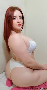 Full figured Jessica Sage shows Her awesome Tits - Pichunter