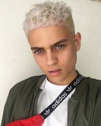 Coupe courte homme 45 idées modernes de coiffures. 15 Coupes Pour Les Hommes Aux Cheveux Boucles Identite